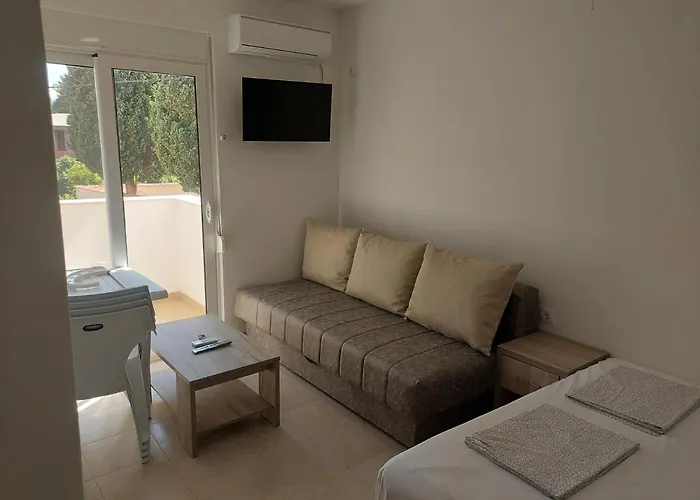 Ulcin Relax Apartments & Rooms